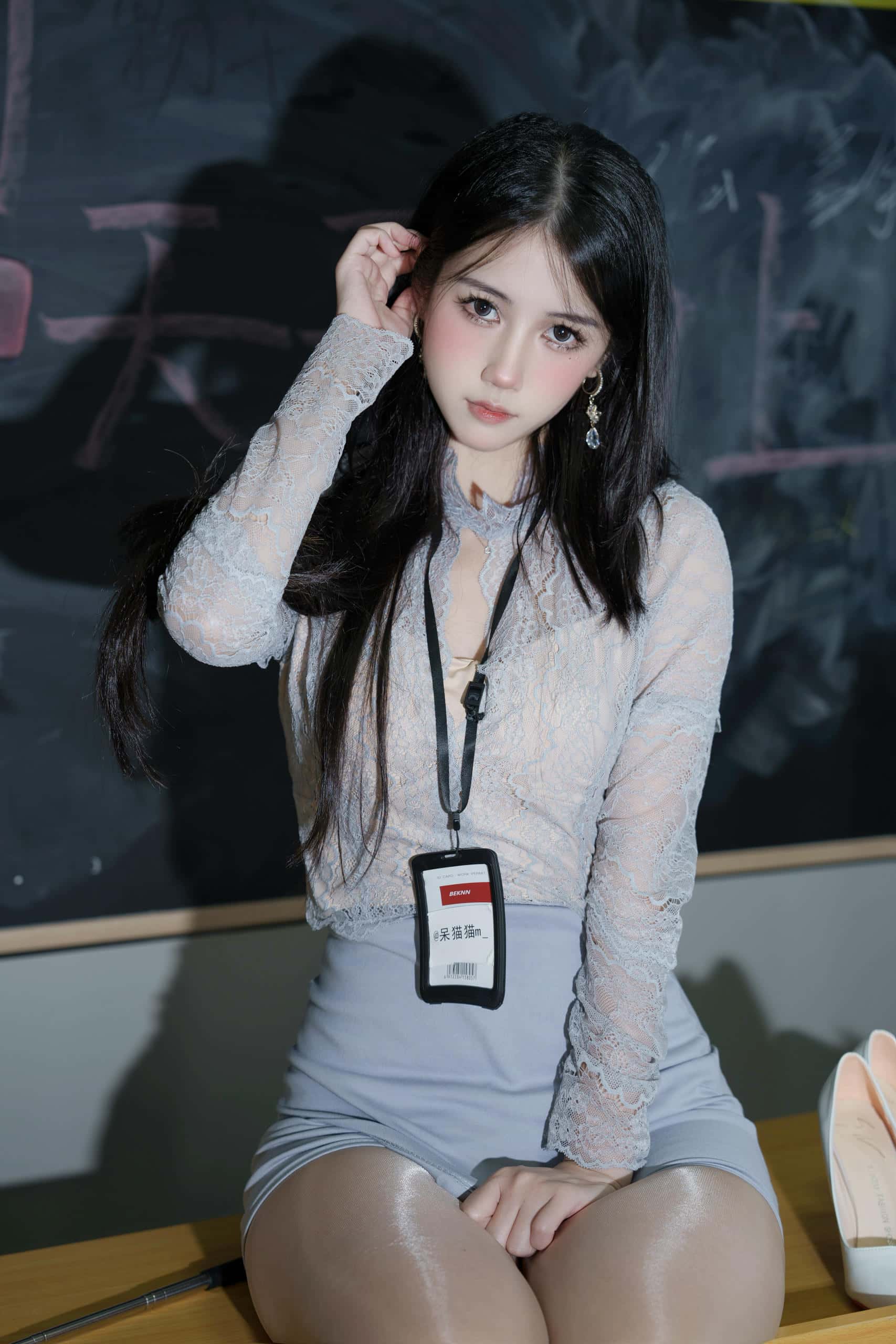 图片[2]-穿亮色丝袜高跟鞋的美女老师【49P】P50212-无忧兔兔