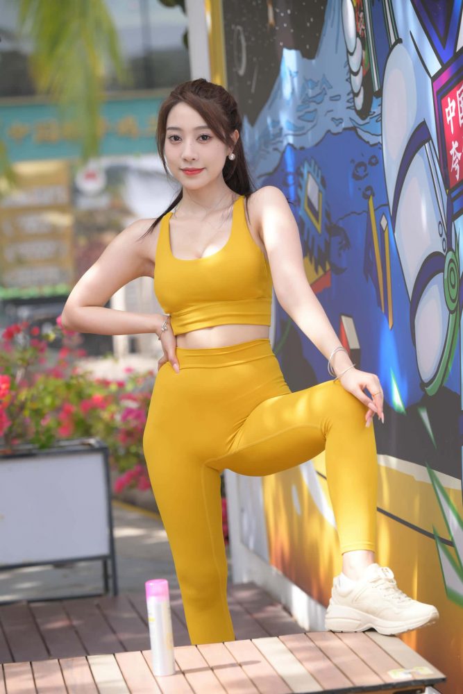 长相甜美的瑜伽裤女孩【695P】DM6305-无忧兔兔