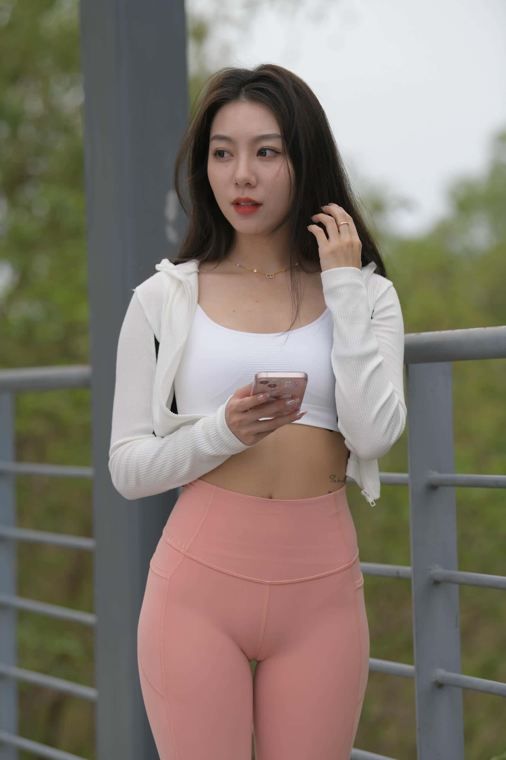 图片[3]-粉色瑜伽裤长发女孩【673P】J3373-无忧兔兔