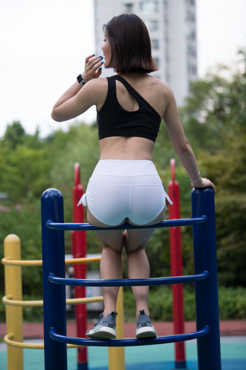 图片[6]-在户外玩耍的白色短裤漂亮姑娘【239P】00061-无忧兔兔