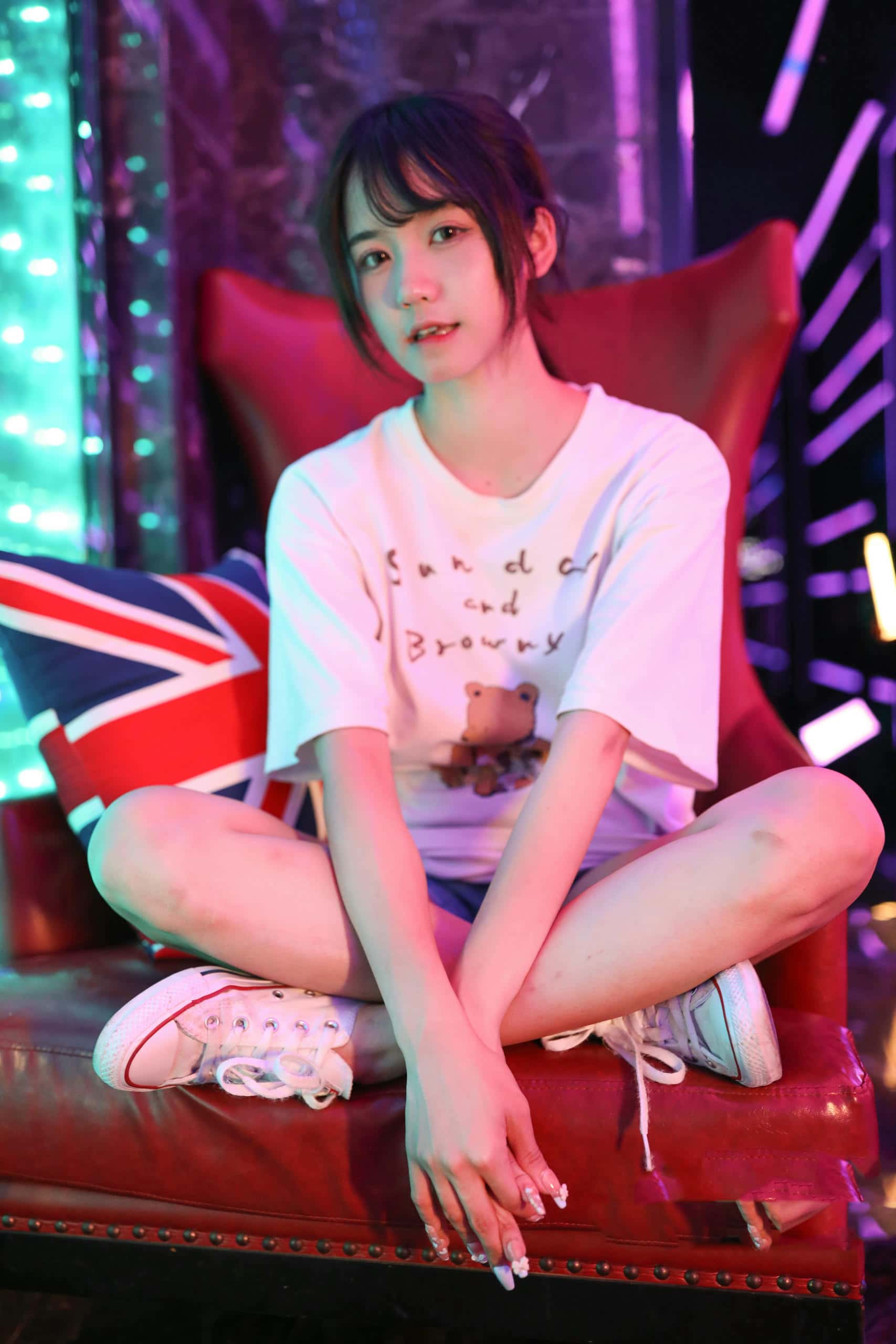 图片[2]-KTV里唱歌的长腿帆布鞋女孩【102P】J2002-无忧兔兔