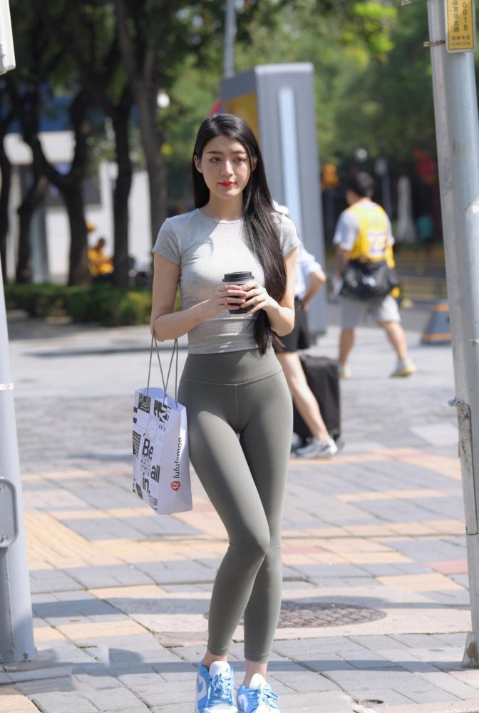 在外面逛街的瑜伽裤女孩J2240 449P1V-16.7GB-无忧兔兔