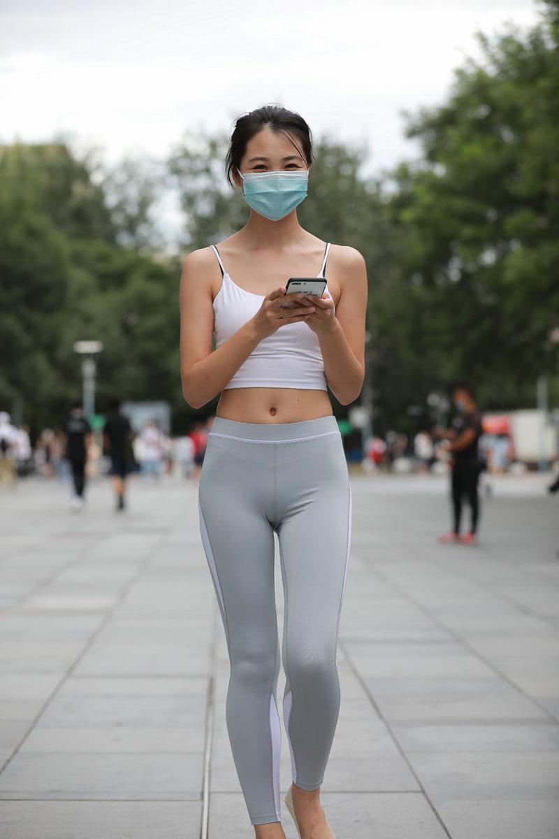 图片[4]-灰色瑜伽裤姑娘笑容超甜 J5074 180P2V-2.15GB-无忧兔兔