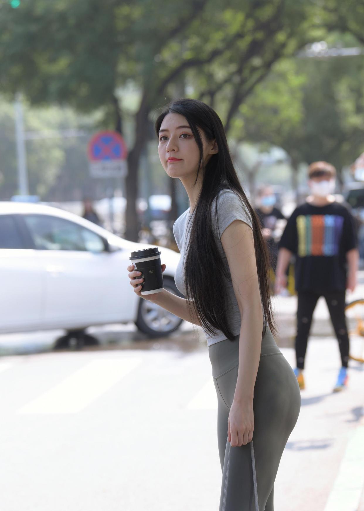 图片[3]-在外面逛街的瑜伽裤女孩J2240 449P1V-16.7GB-无忧兔兔