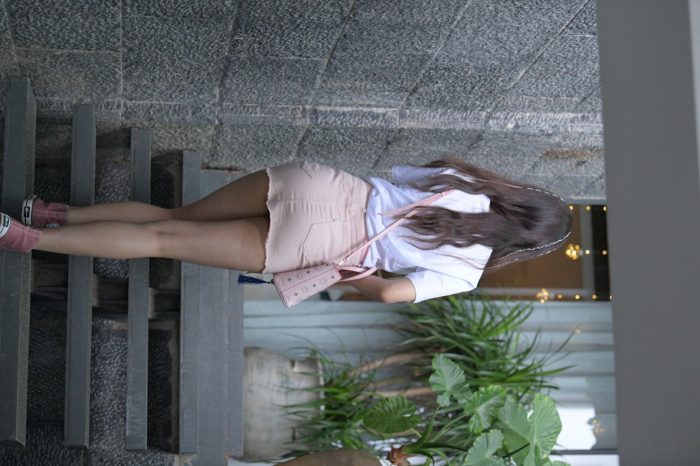 非常清纯甜美的短裙姑娘在逛街【458P】00052-无忧兔兔