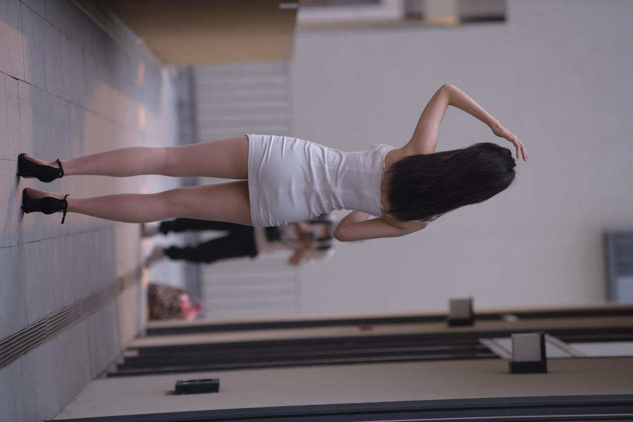 图片[4]-长发女孩紧身短裙特别显身材【245P】00040-无忧兔兔