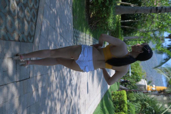 在海南度假的紧身白色短裤女孩【202P】00033-无忧兔兔