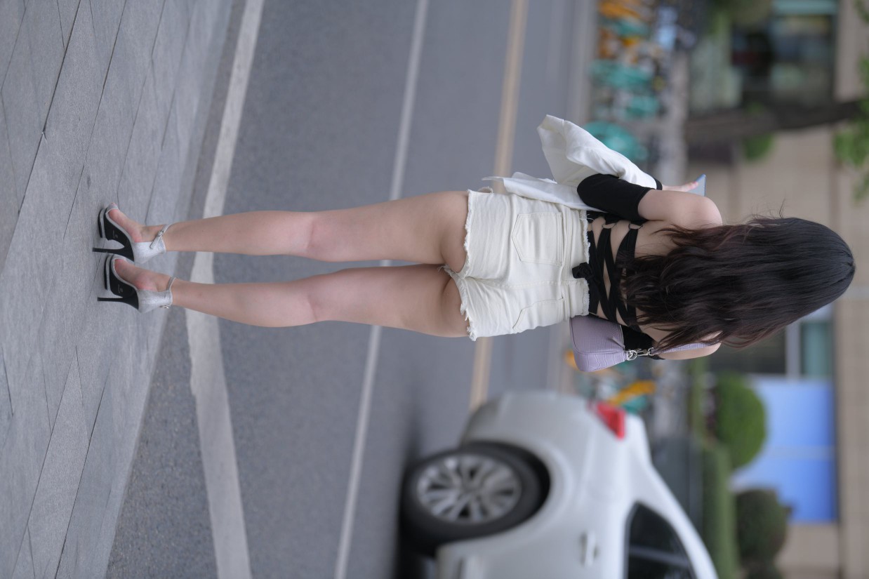 图片[2]-长发飘飘的白色热裤美丽女孩【49P】00029-无忧兔兔