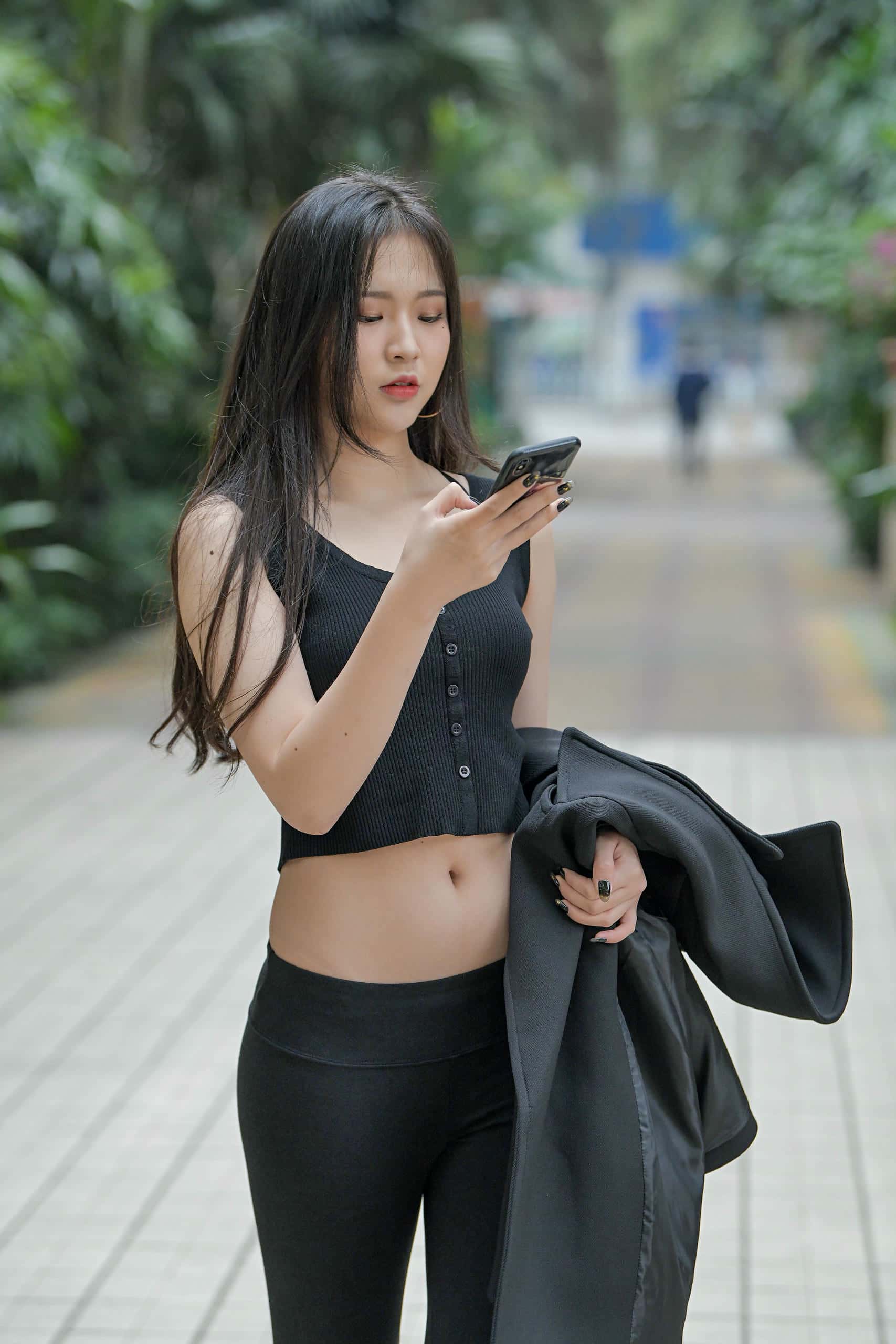 图片[5]-喝奶茶的黑色瑜伽裤长发姑娘【376P】00055-无忧兔兔