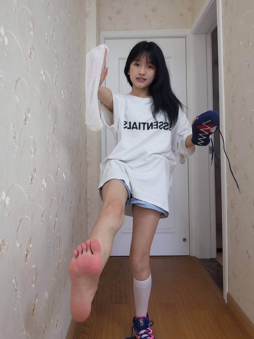 图片[1]-调皮的白袜女孩【149P】20017-无忧兔兔