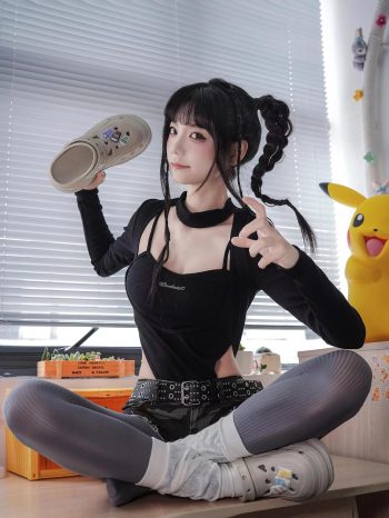 图片[10]-牛仔热裤+灰丝姑娘玩自拍-无忧兔兔