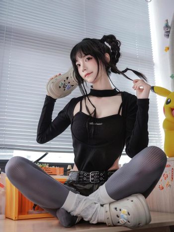 图片[5]-牛仔热裤+灰丝姑娘玩自拍-无忧兔兔