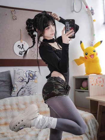 图片[2]-牛仔热裤+灰丝姑娘玩自拍-无忧兔兔
