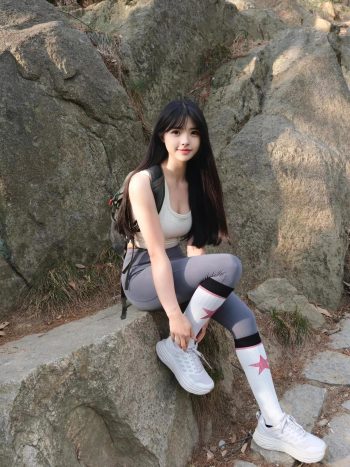 图片[7]-爱爬山的瑜伽裤MM，太甜美了！~-无忧兔兔
