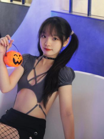 图片[5]-网格丝袜的清纯双马尾小姑娘-无忧兔兔