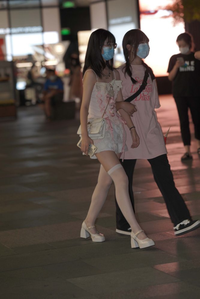 正在逛街的粉色连衣裙妹子【76P】YA6443-无忧兔兔