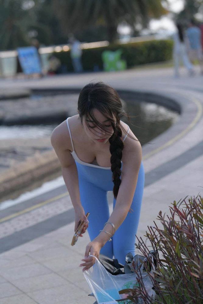 出门游玩的蓝色瑜伽裤妹子【591P】J6087-无忧兔兔