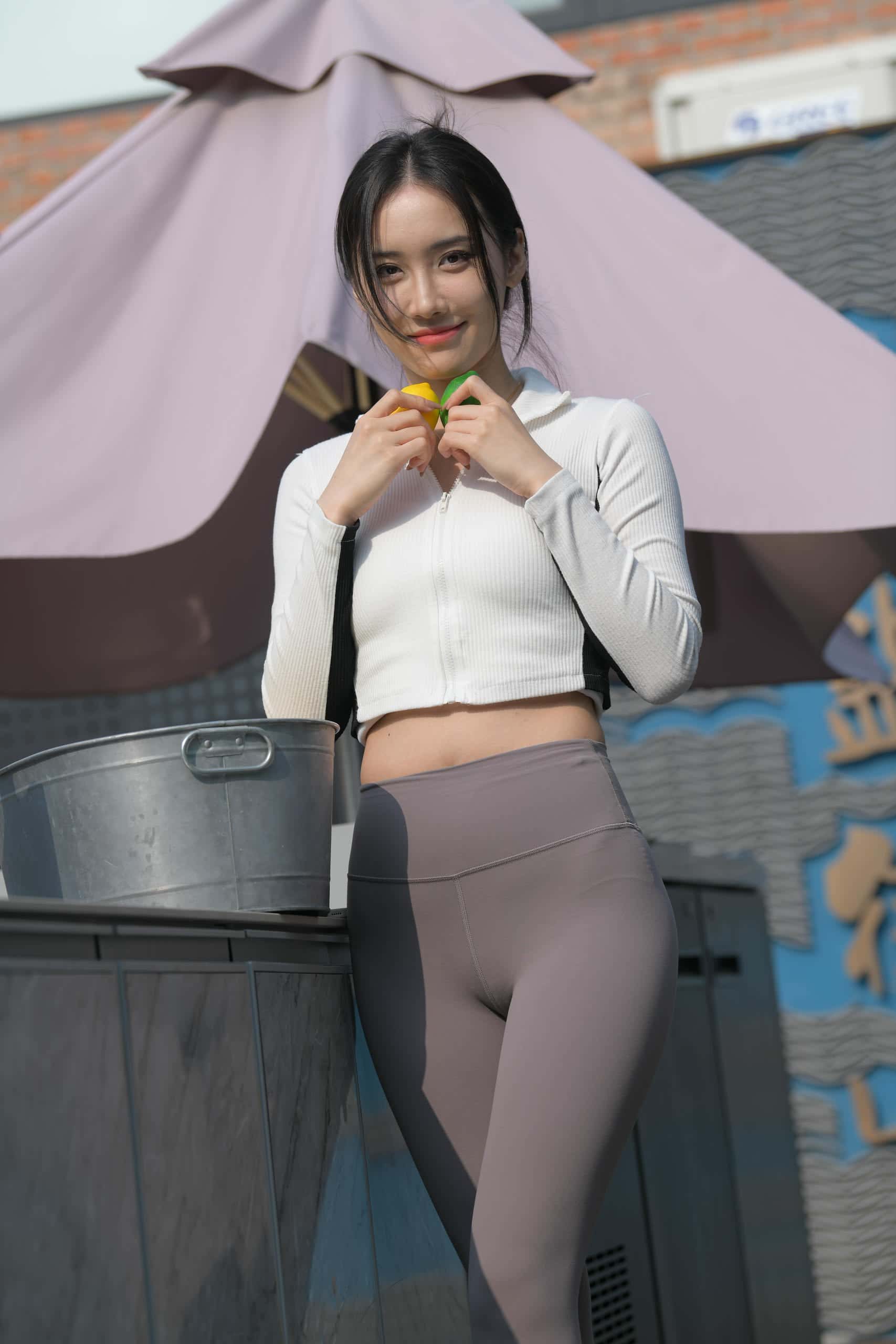 图片[1]-又飒又美的紫色瑜伽裤姑娘【701P】J8165-无忧兔兔