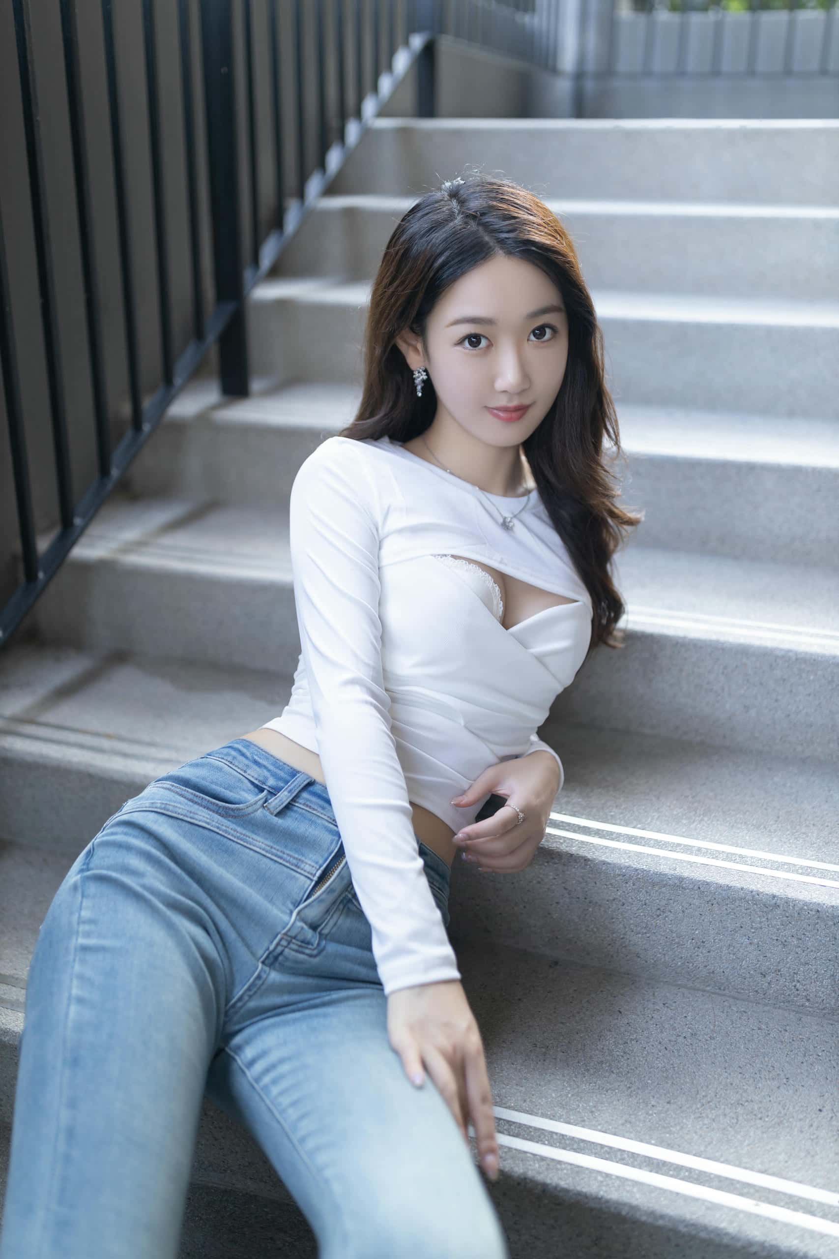 图片[1]-唐安琪 – 户外牛仔裤写真 【40P】P25226-无忧兔兔