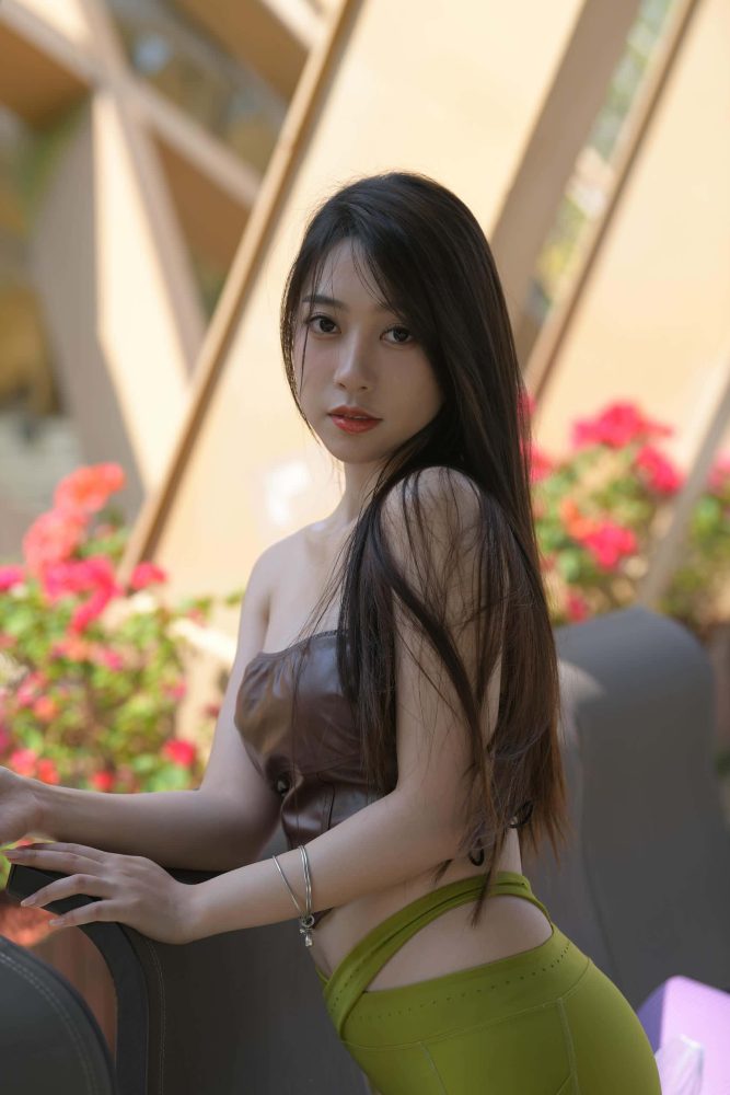穿绿色瑜伽裤的女孩【669P】P213-无忧兔兔